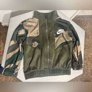 Nike camo lightweight zip jacket size 12M EUC